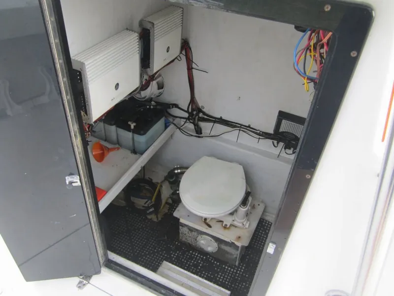 Slide: The Image of Ocean Master 31 Center Console 1995 - 5