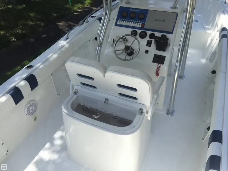 Slide: The Image of Cape Craft 2500 CC 2005 - 10