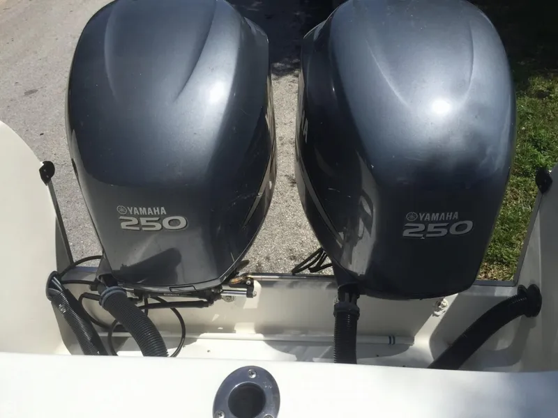 Slide: The Image of Cape Craft 2500 CC 2005 - 7