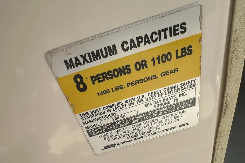 Slide: The Image of Capacity label on 2004 Sea Ray 200 Sundeck, max 8 persons or 1100 lbs. - 22