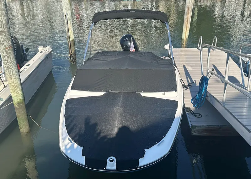 Slide: The Image of Sea Ray SPX 190 Outboard 2023 - 11