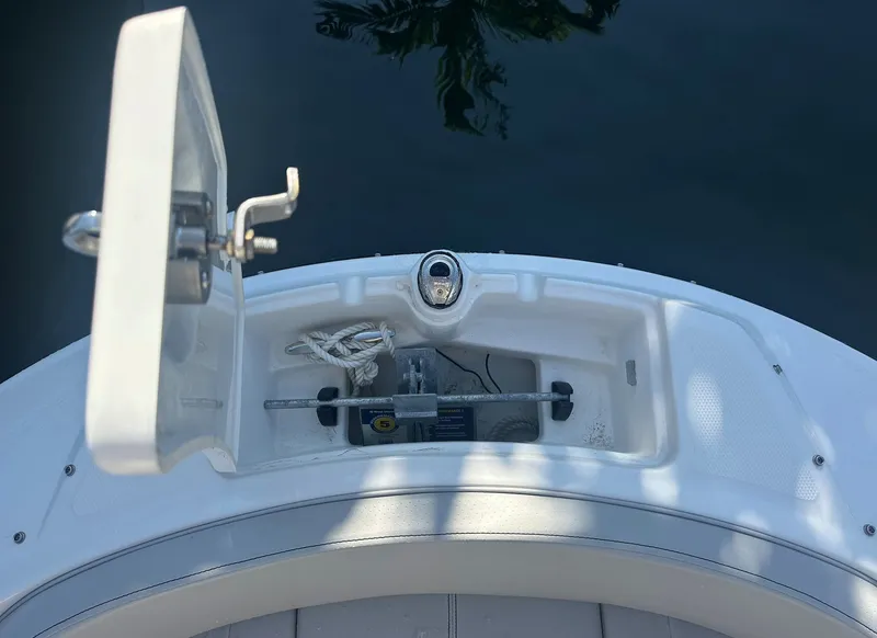 Slide: The Image of Sea Ray SPX 190 Outboard 2023 - 13
