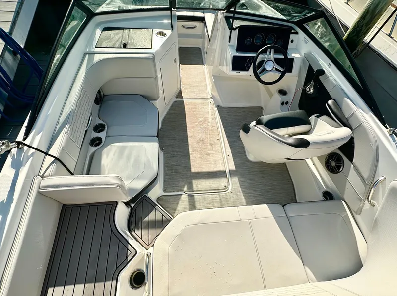 Slide: The Image of Sea Ray SPX 190 Outboard 2023 - 6