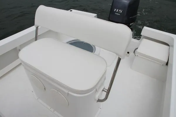 Slide: The Image of Parker Marine 1801 Center Console 2015 - 11