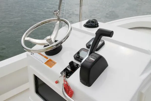 Slide: The Image of Parker Marine 1801 Center Console 2015 - 8