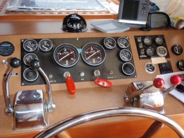 Slide: The Image of Jefferson 42 Sundeck Motor Yacht 1987 - 10
