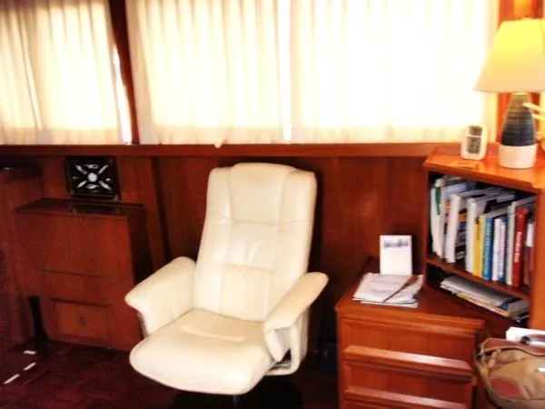 Slide: The Image of Jefferson 42 Sundeck Motor Yacht 1987 - 5