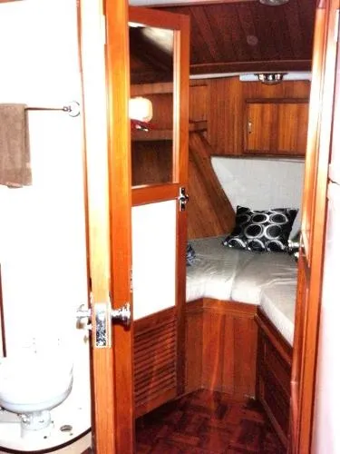Slide: The Image of Jefferson 42 Sundeck Motor Yacht 1987 - 6