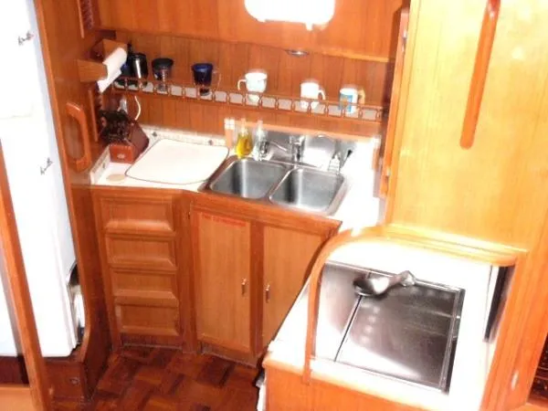 Slide: The Image of Jefferson 42 Sundeck Motor Yacht 1987 - 7