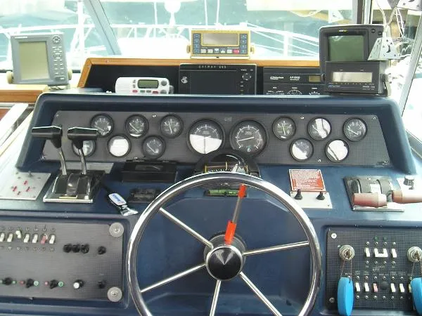 Slide: The Image of Sea Ray 340 Express Cruiser 1988 - 11