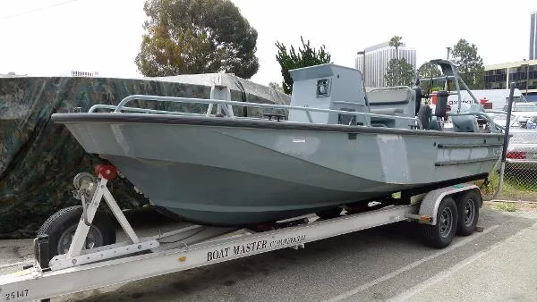 Slide: The Image of Boston Whaler Guardian 25 2005 - 0
