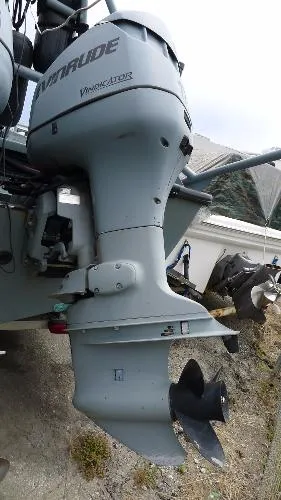 Slide: The Image of Boston Whaler Guardian 25 2005 - 2