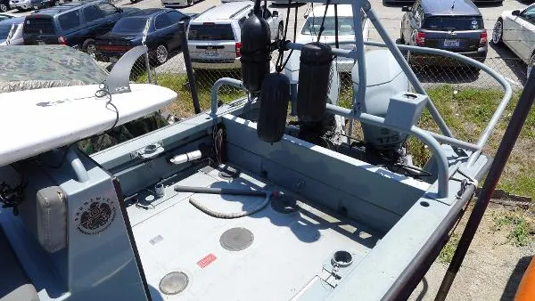 Slide: The Image of Boston Whaler Guardian 25 2005 - 8