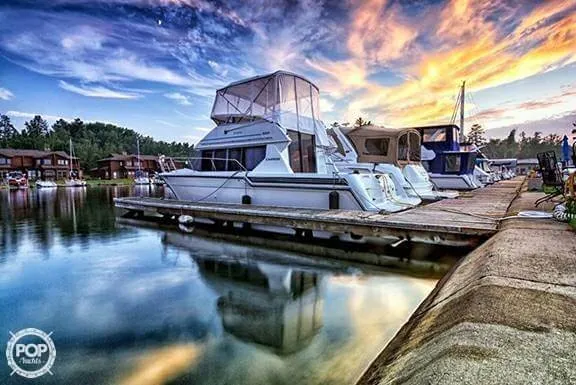Slide: The Image of Carver Yachts 320 Voyager SR 1995 - 1