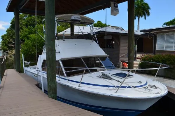Slide: The Image of Phoenix Bass Boat 29 Flybridge 1984 - 2