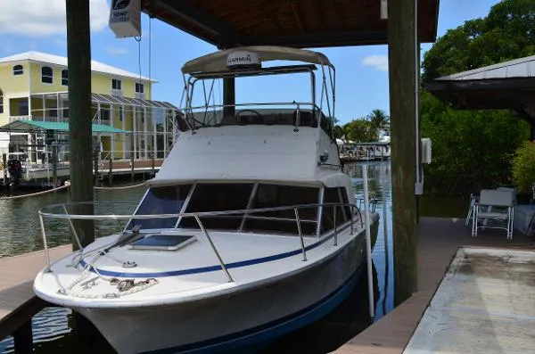 Slide: The Image of Phoenix Bass Boat 29 Flybridge 1984 - 3