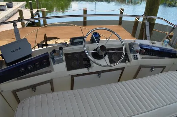 Slide: The Image of Phoenix Bass Boat 29 Flybridge 1984 - 9