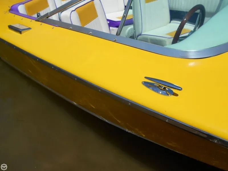 Slide: The Image of Chris-Craft Commander SS 1969 - 10