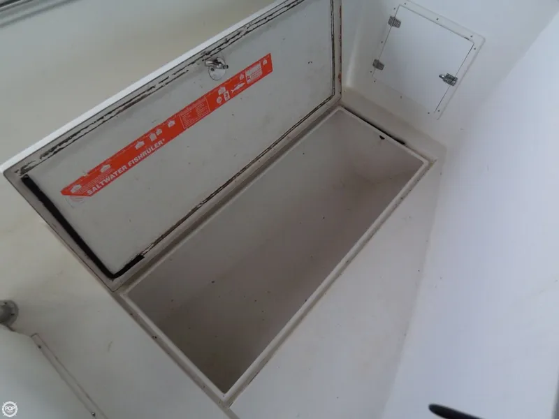 Slide: The Image of Contender 23 Center Console 2002 - 5