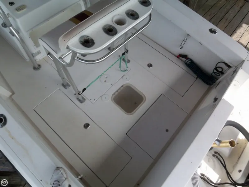 Slide: The Image of Contender 23 Center Console 2002 - 9