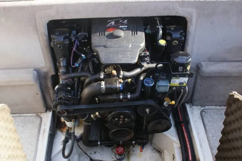 Slide: The Image of Sea Ray 200 Sport 2005 - 6