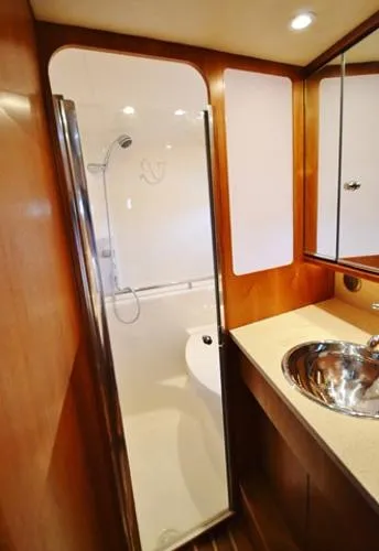 Slide: The Image of Tiara 3500 Sovran 2008 - 4