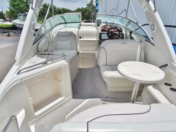Slide: The Image of Monterey 270 Cruiser 2005 - 4
