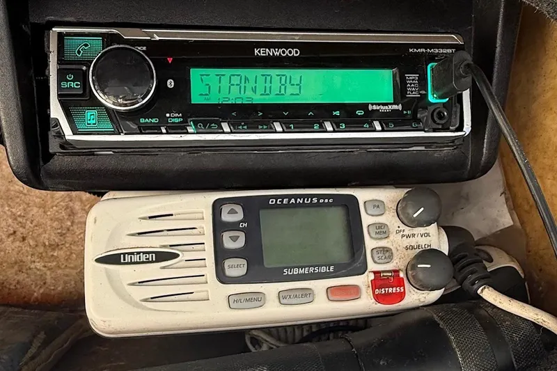 Slide: The Image of Kenwood stereo and Uniden marine radio in a 2003 Kenner 21 V Tunnel boat. - 16