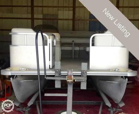 Slide: The Image of Smoker Craft M 818 Infinity CR 2004 - 1