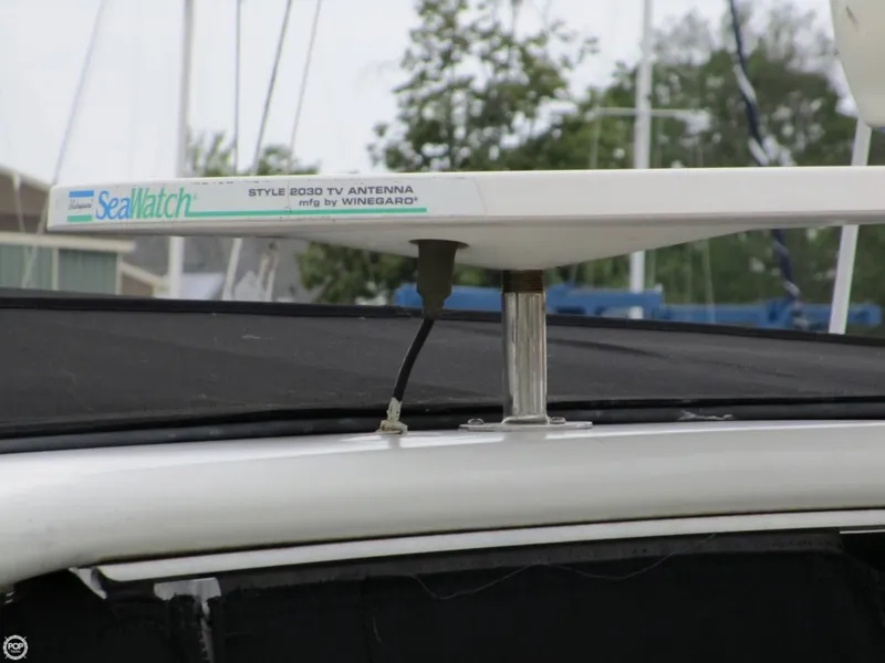 Slide: The Image of Carver Yachts 310 Mid Cabin Express 1995 - 11
