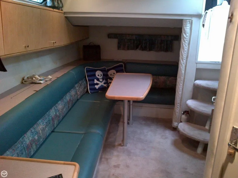 Slide: The Image of Carver Yachts 310 Mid Cabin Express 1995 - 6