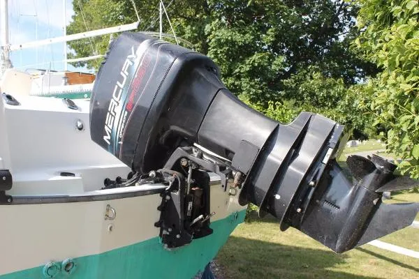 Slide: The Image of Boston Whaler 23 Outrage 1998 - 2
