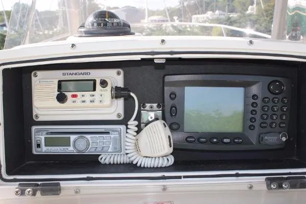 Slide: The Image of Boston Whaler 23 Outrage 1998 - 8