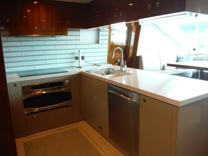 Slide: The Image of Luxurious Horizon E88 yacht deck with ocean view, 2015 model. - 25