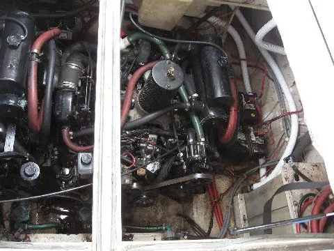 Slide: The Image of Maxum (2004 DIESEL engines!) 3200 SCR 1995 - 3