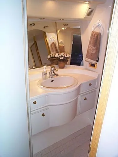 Slide: The Image of Sea Ray 630 Super Sun Sport 1999 - 3