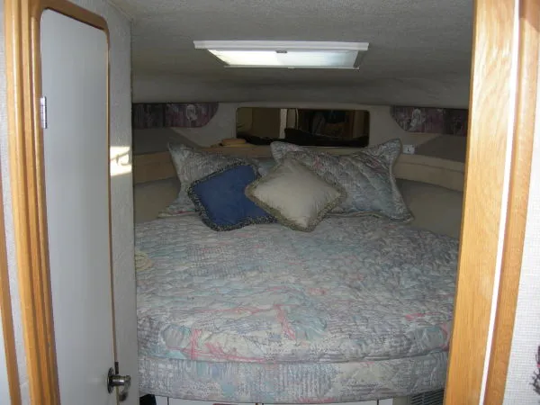 Slide: The Image of Sea Ray Sundancer 1990 - 1