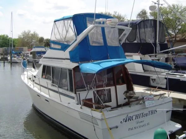 Slide: The Image of Bayliner 3270 MOTOR YACHT 1985 - 0