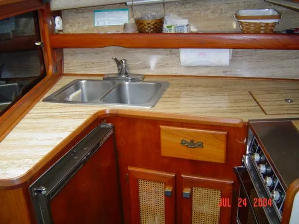 Slide: The Image of Bayliner 3270 MOTOR YACHT 1985 - 3