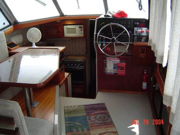 Slide: The Image of Bayliner 3270 MOTOR YACHT 1985 - 5
