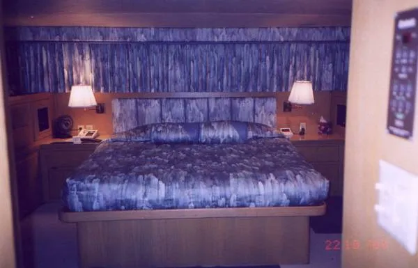 Slide: The Image of Hatteras Cockpit Motoryacht 1988 - 2