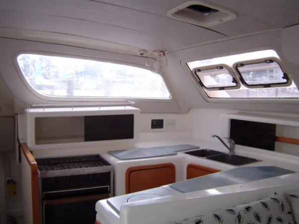 Slide: The Image of Robertson & Caine Leopard Cata Owners Edition 1999 - 6