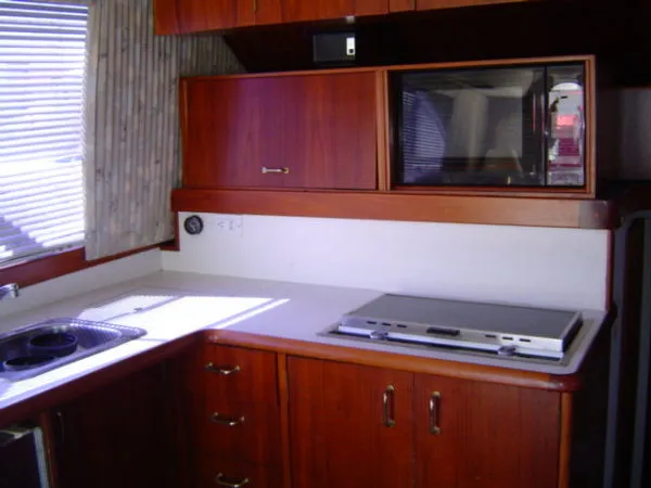 Slide: The Image of Ocean Yacht 38 Super Sport 1989 - 9