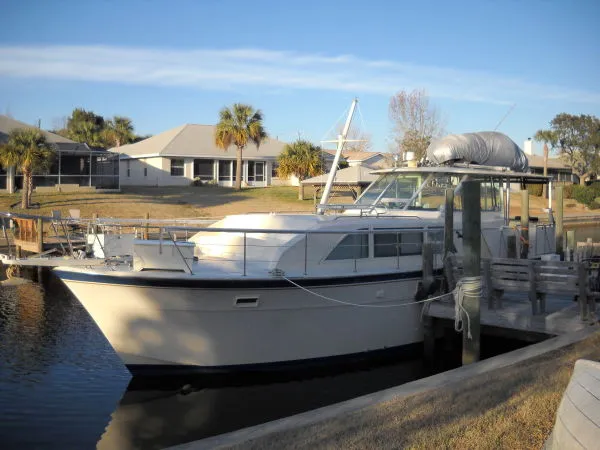 Slide: The Image of Hatteras 43 Double Cabin MY 1972 - 0