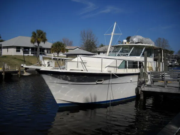 Slide: The Image of Hatteras 43 Double Cabin MY 1972 - 1