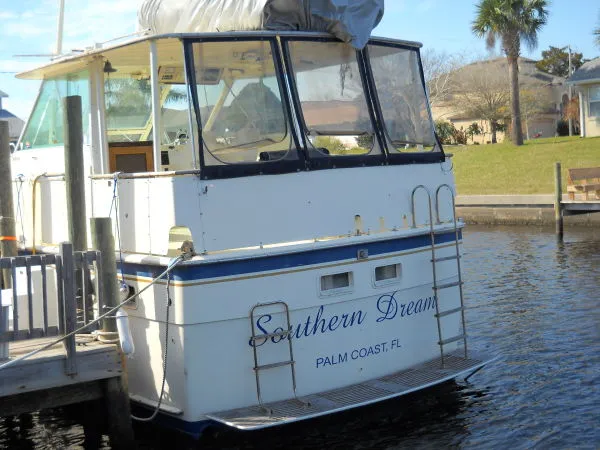 Slide: The Image of Hatteras 43 Double Cabin MY 1972 - 2