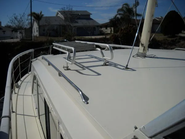 Slide: The Image of Hatteras 43 Double Cabin MY 1972 - 5