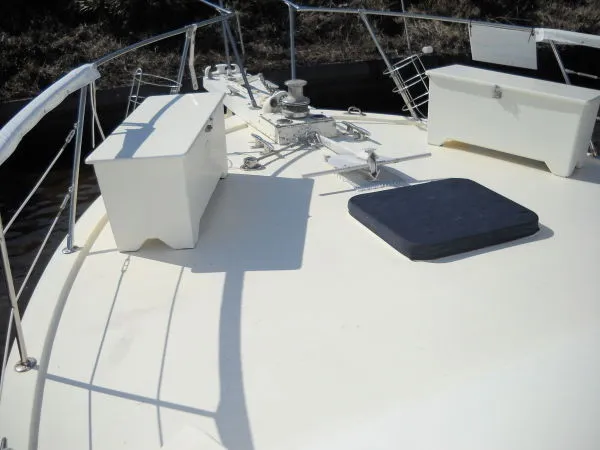 Slide: The Image of Hatteras 43 Double Cabin MY 1972 - 6