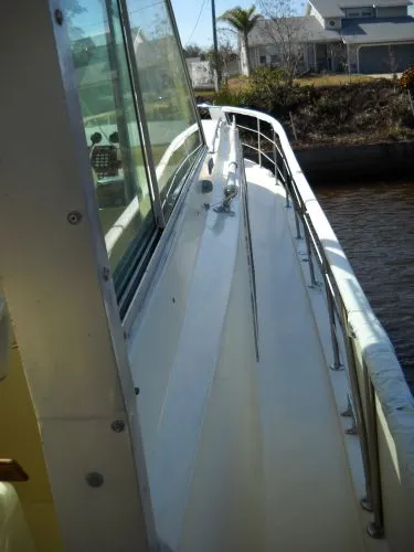 Slide: The Image of Hatteras 43 Double Cabin MY 1972 - 7