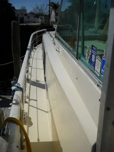 Slide: The Image of Hatteras 43 Double Cabin MY 1972 - 8